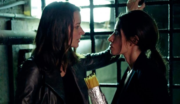 Root (Amy Acker) y Shaw (Sarah Shahi) en Person of Interest 3x06