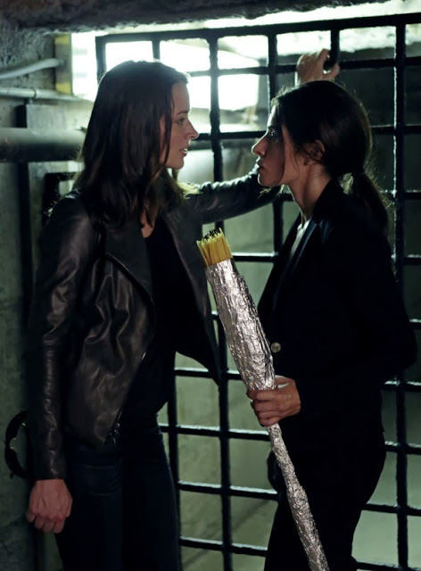 Root (Amy Acker) y Shaw (Sarah Shahi) en Person of Interest 3.06