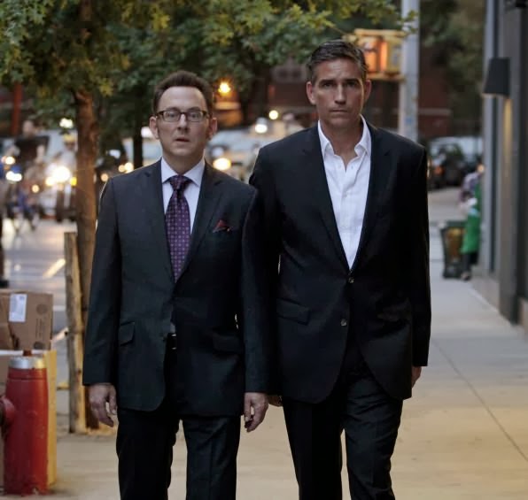 Harold Finch (Michael Emerson) y John Reese (Jim Caviezel) en Person of Interest 3.06