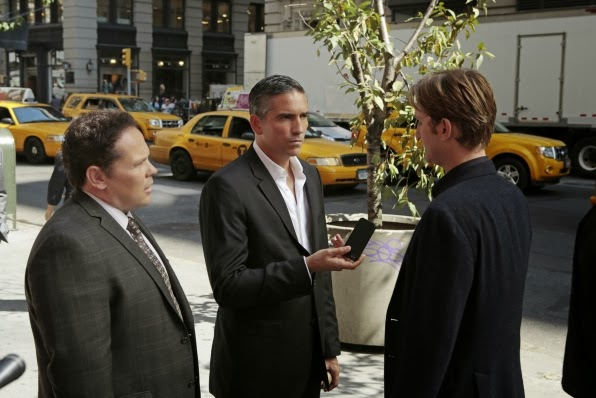 Kevin Chapman (Detective Fusco), Jim Caviezel (John Reese) y Aaron Staton (Hayden Price) en Person of Interest 3x07
