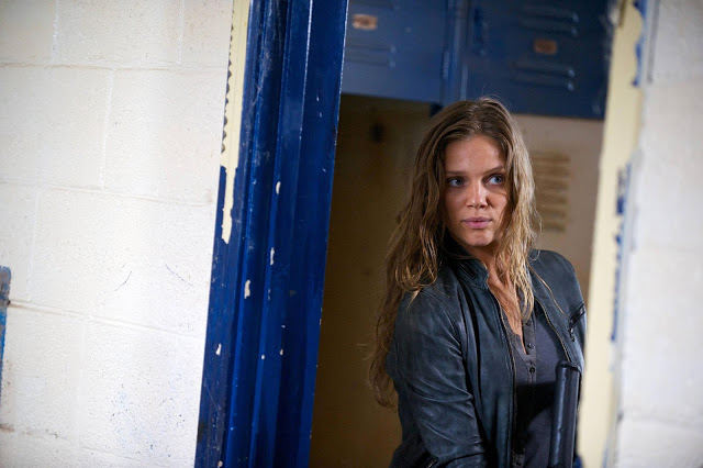 Charlie Matheson (Tracy Spiridakos) en Revolution 2x09