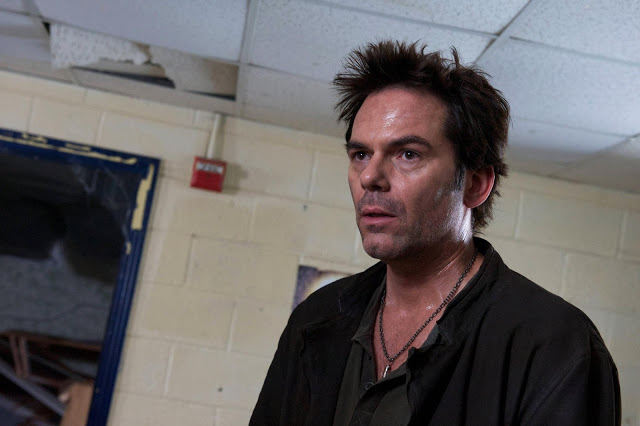 Miles Matheson (Billy Burke) en Revolution 2x09