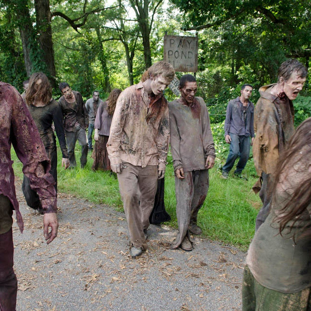 Walkers en The Walking Dead 4x06 Live Bait