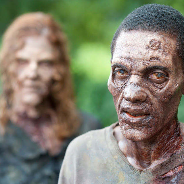 Walkers en The Walking Dead 4x06 Live Bait
