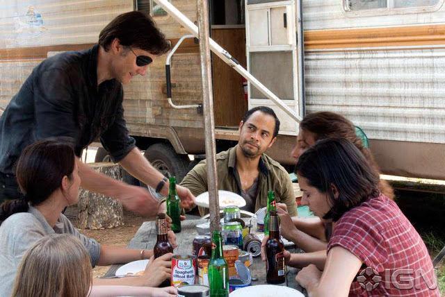 El Gobernador siendo muy amable en el nuevo campamento, en The Walking Dead 4x07