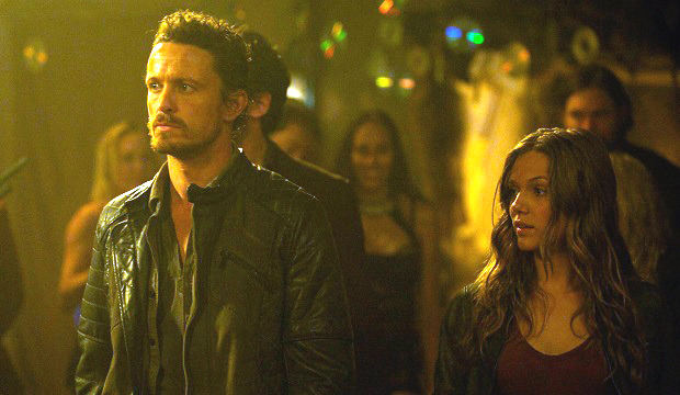 Monroe (David Lyons) y Charlie (Tracy Spiridakos) en Revolution 2x13