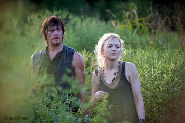 Daryl Dixon (Norman Reedus) y Beth Greene (Emily Kinney) en The Walking Dead 4x10 Inmates