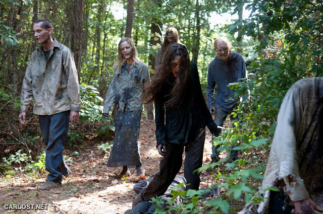 Walkers en The Walking Dead 4x10 Inmates