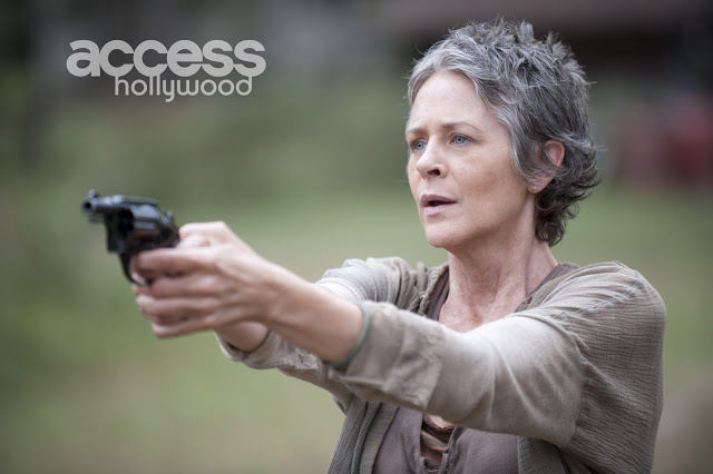 Carol Peletier (Melissa McBride) con una pistola en The Walking Dead 4x14 The Grove