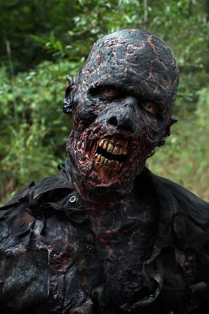 Caminante calcinado en The Walking Dead 4x14 The Grove