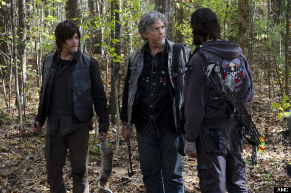Daryl Dixon (Norman Reedus) , Joe (Jeff Kober) y Len (Marcus Hester) en The Walking Dead Temporada 4 Capitulo 15 Us
