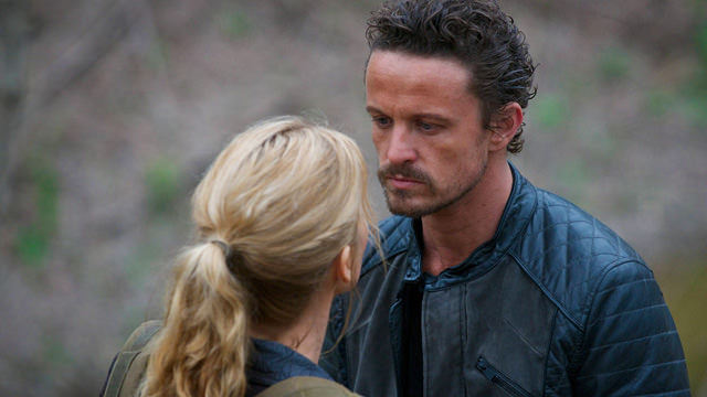 Rachel Matheson (Elizabeth Mitchell) y Sebastian Monroe (David Lyons) en Revolution 2x19