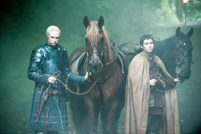 Brienne (Gwendoline Christie) y Pod (Daniel Portman) en Game of Thrones 4.07 Mockingbird