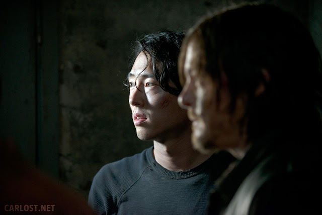 Glenn (Steven Yeun) y Daryl Dixon (Norman Reedus) en The Walking Dead 5x01