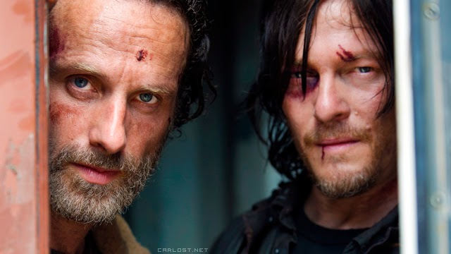 Rick Grimes (Andrew Lincoln) y Daryl Dixon (Norman Reedus) en The Walking Dead 5x01