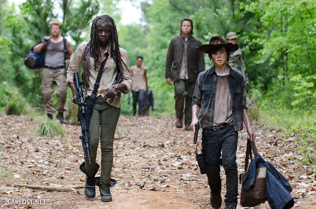 Abraham (Michael Cudlitz), Michonne (Danai Gurira), Dr. Eugene Porter (Josh McDermitt) y Carl Grimes (Chandler Riggs) en The Walking Dead Temporada 5 Episodio 2 Strangers