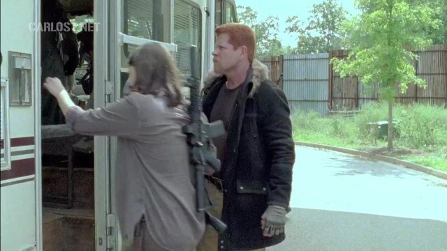 (Spoiler) Abraham y Maggie subiendo a la casa rodante en The Walking Dead 6x11 Knots Untie