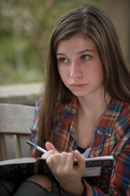 Katelyn Nacon como Enid en The Walking Dead 6x10