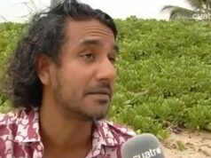 Naveen Andrews siendo entrevistado para Perdidos: Unplugged