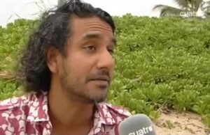 Naveen Andrews siendo entrevistado para Perdidos: Unplugged