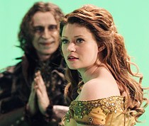 Emilie De Ravin como Bella en Once Upon A Time