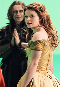 Emilie De Ravin como Bella en Once Upon A Time