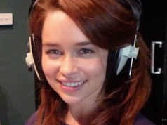 Emilia Clarke grabando su participación en Futurama