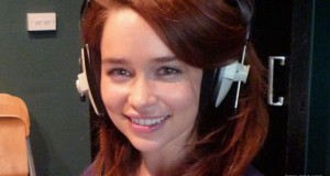 Emilia Clarke grabando su participación en Futurama