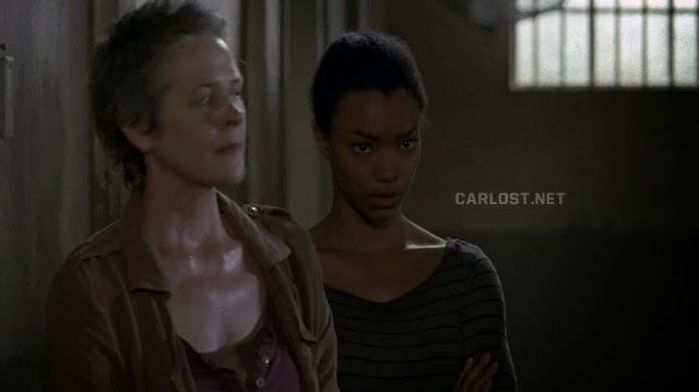 Sasha con cara de odio en The Walking Dead 4x02