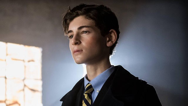 David Mazouz en Gotham 2x10 The Son of Gotham