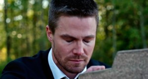Oliver Queen (Stephen Amell) en Arrow 4x10 Blood Debts (Promos)