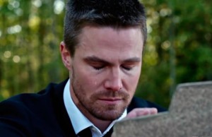 Oliver Queen (Stephen Amell) en Arrow 4x10 Blood Debts (Promos)