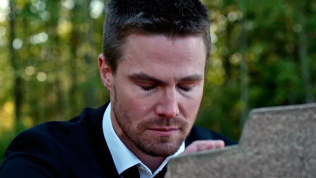 Oliver Queen (Stephen Amell) en Arrow 4x10 Blood Debts (Promos)