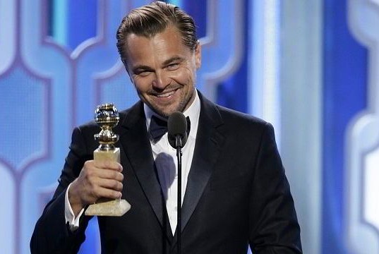 Leonardo DiCaprio recibe el Premio a Mejor Actor en los Golden Globes 2016