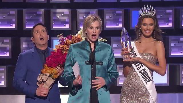 Miss Colombia parodiada en los People's Choice Awards 2016