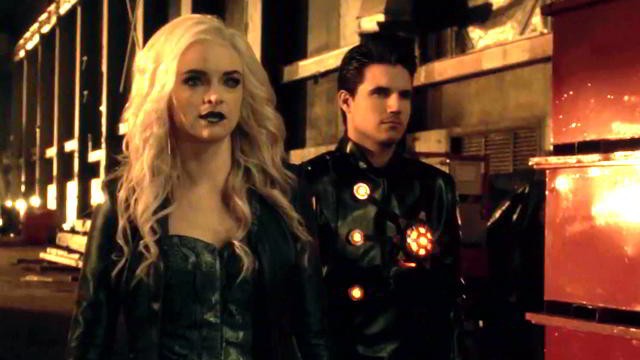 The Flash Temporada 2 - Caitlin Snow (Danielle Panabaker) y Ronnie Raymond (Robbie Amell)