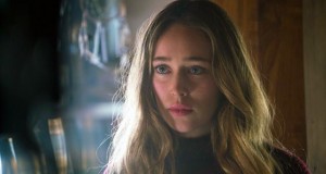 Alycia Debnam Carey como ALicia Clark en Fear The Walking Dead 2x05 Captive