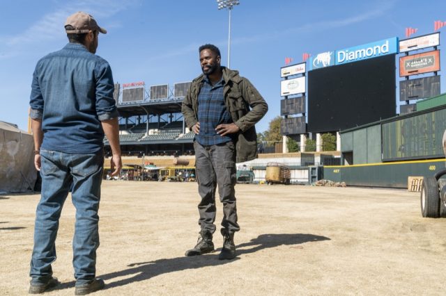 FearTWD 4x06 - Sebastian Sozzi como Cole, y Colman Domingo como Victor Strand