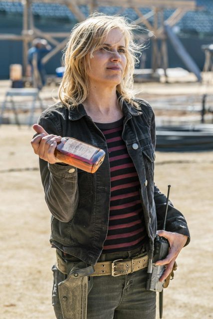 Fear The Walking Dead 4x06 - Kim Dickens como Madison Clark