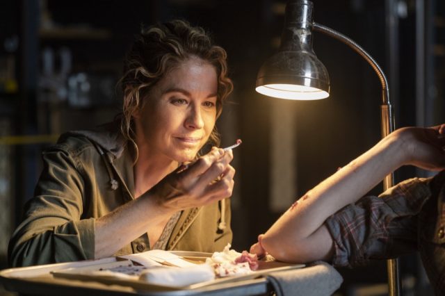 FearTWD 4x06 - Jenna Elfman como Naomi