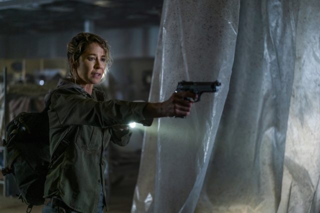 Fear the Walking Dead 4x06 - Jenna Elfman como Naomi 