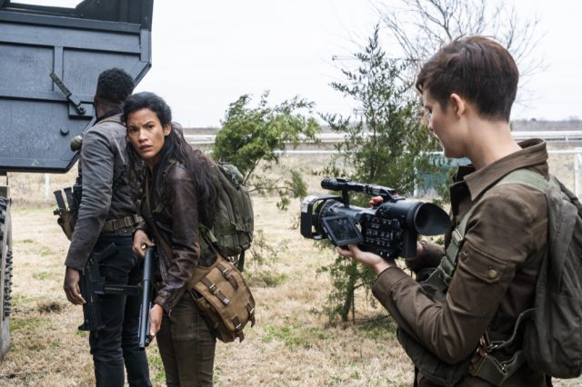 FearTWD 4x06 - Colman Domingo como Victor Strand, Danay Garcia como Luciana, Maggie Grace como Althea