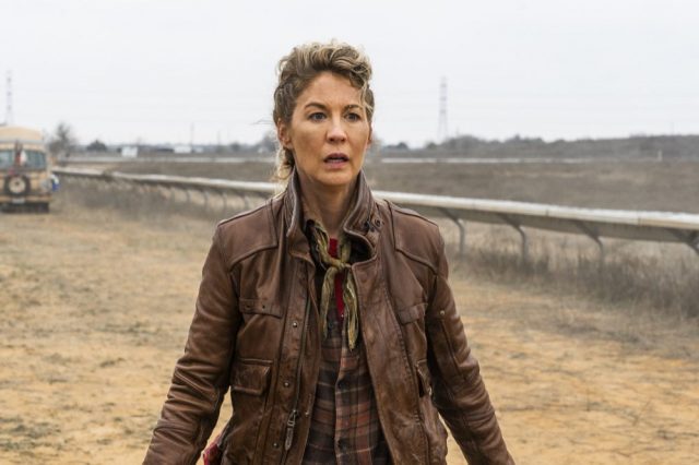 Fear the Walking Dead 4x07 - Jenna Elfman como Naomi