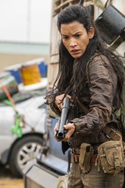 Fear The Walking Dead 4×07 – Danay Garcia como Luciana