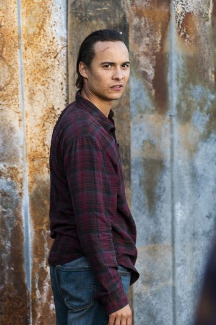 Fear The Walking Dead 4×07 – Frank Dillane como Nick Clark