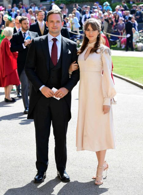 Patrick J. Adams y su esposa Troian Bellisario en la boda de Meghan Markle y el príncipe Harry