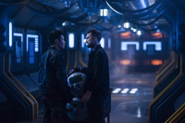 The 100 5×03 – Monty (Christopher Larkin) y John Murphy (Richard Harmon)