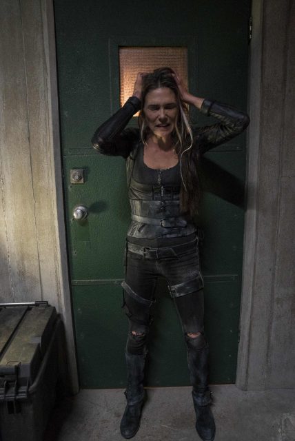 The 100 5x04 - Paige Turco como Abby