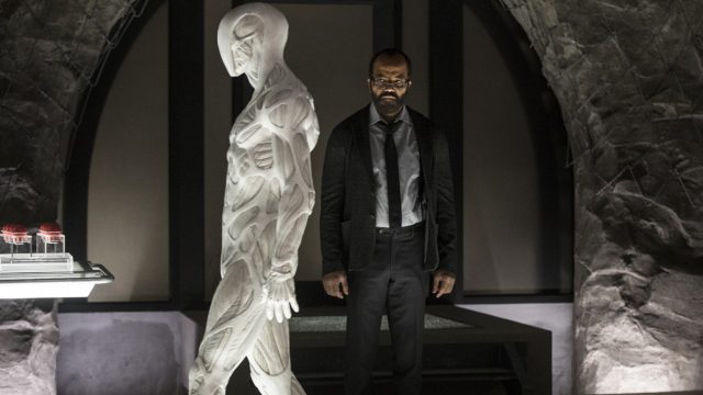 Westworld 2x04 - Jeffrey Wright como Bernard