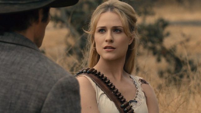 Westworld 2x05 - James Marsden como Teddy y Evan Rachel Wood como Dolores Abernathy 